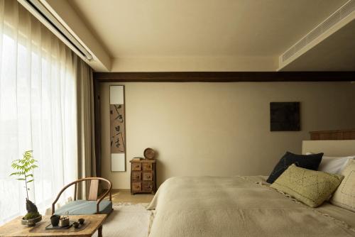 Wuyuan Jingmuo Liangxi Guest Houseにあるベッド