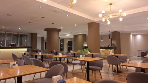 Restaurace v ubytování Hotel Alvarado Suites