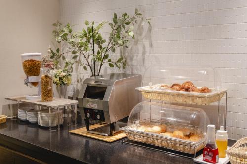 a kitchen counter with aasteryasteryasteryasteryasteryasteryasteryasteryasteryasteryastery at Hotel Fujita Fukui in Fukui