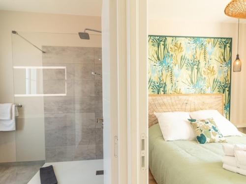Ένα μπάνιο στο Maison de Charme, 3 Chbres, Airco, Parking à Châtelaillon-Plage - FR-1-535-62