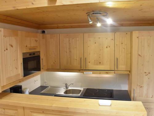 Photo de la galerie de l'établissement Appartement Mezzanine 5 Pièces, 11 Pers, Parking, Proche Pistes - Méribel - FR-1-180-648, à Les Allues