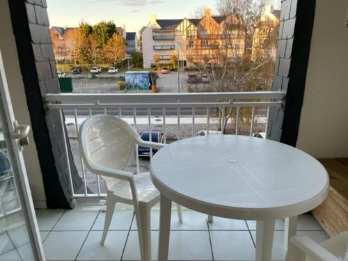 Appartement à Arzon, terrasse, piscine, près thalassothérapie - FR-1-775-7