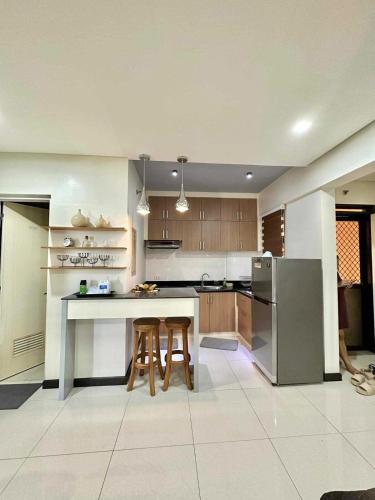 Kuchyň nebo kuchyňský kout v ubytování 2BR Fully furnished Cozy and Spacious Condominium