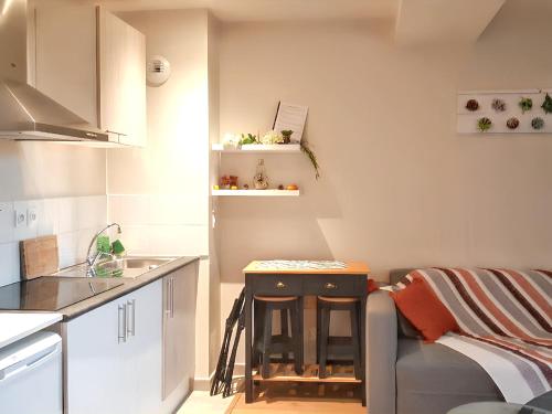 Η κουζίνα ή μικρή κουζίνα στο Charmant studio à Abondant avec terrasse ensoleillée - 30 m²