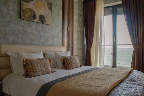 Ένα ή περισσότερα κρεβάτια σε δωμάτιο στο Apartament Sunset Mamaia