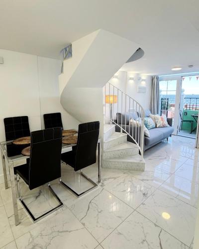 Istumisnurk majutusasutuses Unique Waterfront Duplex on the Mediterranean - Caleta, Catalan Bay