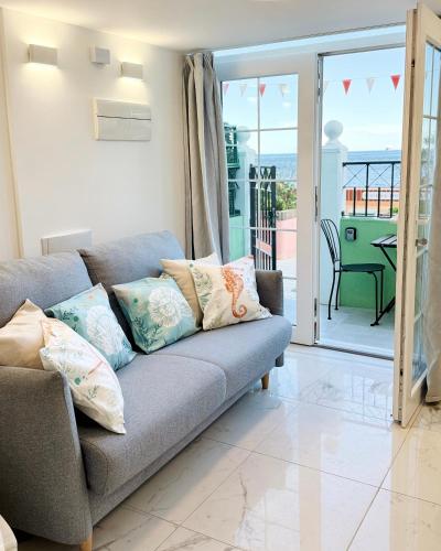 Istumisnurk majutusasutuses Unique Waterfront Duplex on the Mediterranean - Caleta, Catalan Bay