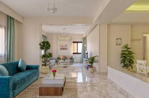 Posezení v ubytování VESTA - El Sheikh Zayed Residence