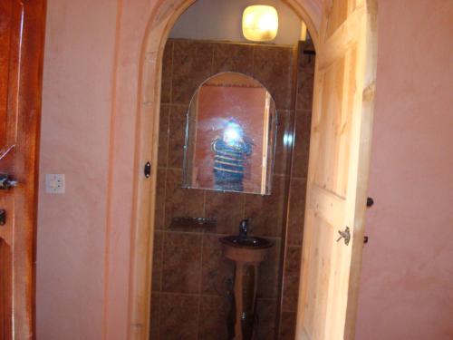a bathroom with a sink and a mirror at Kasbah Ait Kassi in Boumalne