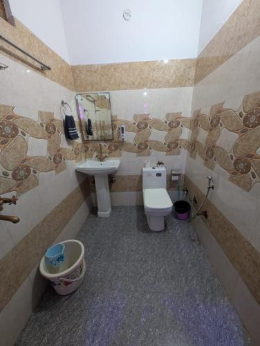 Un baño de Taj Street Hostel