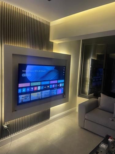 a living room with a flat screen tv on a wall at إشراقة النيل in Cairo