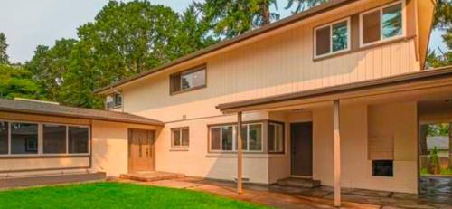 a large house with a lawn in front of it at Mabel place in Lakewood