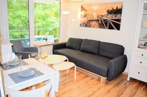 a living room with a couch and a table at Glück und Meer in Ulstrupfeld