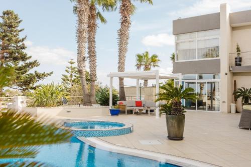 Piscina en o cerca de Palm Springs Villa Mellieha By Homely