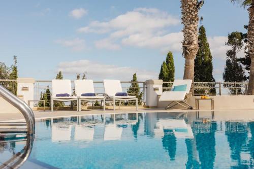 Piscina en o cerca de Palm Springs Villa Mellieha By Homely
