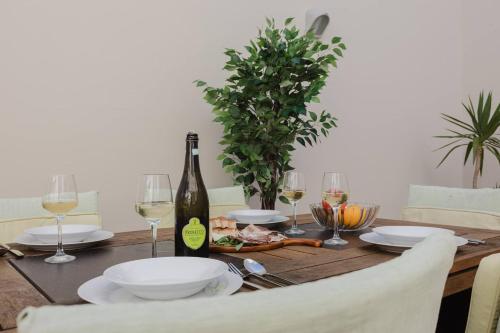 Bebidas en Palm Springs Villa Mellieha By Homely