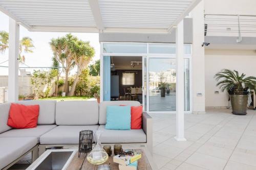 Zona de estar de Palm Springs Villa Mellieha By Homely
