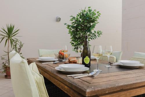 Bebidas en Palm Springs Villa Mellieha By Homely