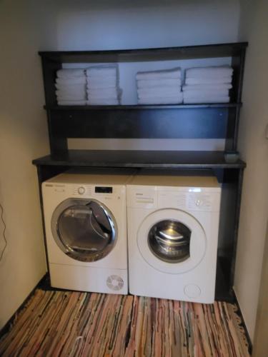 a washing machine and a washer in a room at Appartement Sabrina in Steinberg am Rofan