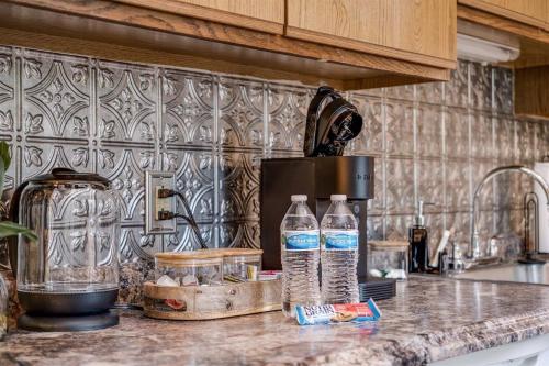 Η κουζίνα ή μικρή κουζίνα στο Pet-Friendly Furnished Apt Near EMU Free Parking apts