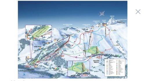 a map of a snow covered ski slope at Pied des pistes à Molines en Queyras in Molines-en-Queyras