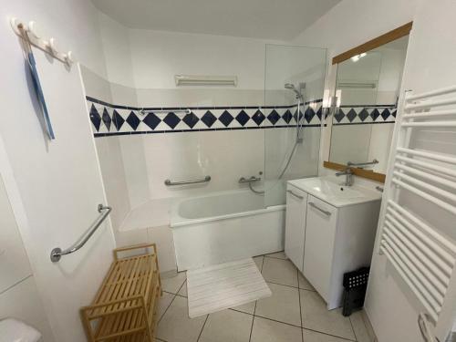 Ένα μπάνιο στο Charmant logement Port Bourgenay