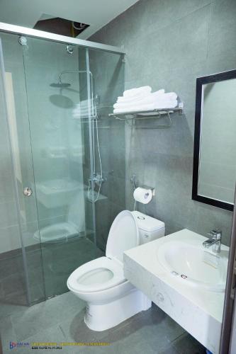 Ванная комната в Khánh Phương Luxury
