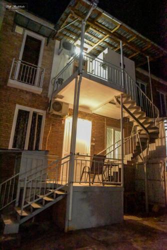 Das Gebäude in dem sich die Ferienwohnung befindet