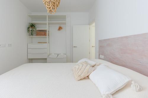 Ένα ή περισσότερα κρεβάτια σε δωμάτιο στο Lokahi Villa