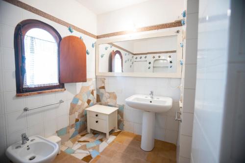 a bathroom with a sink and a toilet at Villa a picco sul mare - Cala Creta in Lampedusa