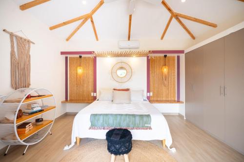 Close to beach - Gated community - Villa Salomにあるベッド