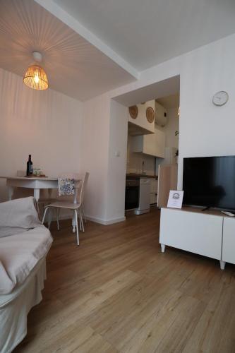 a room with a bed and a table with a television at Giraffe House in Lisbon