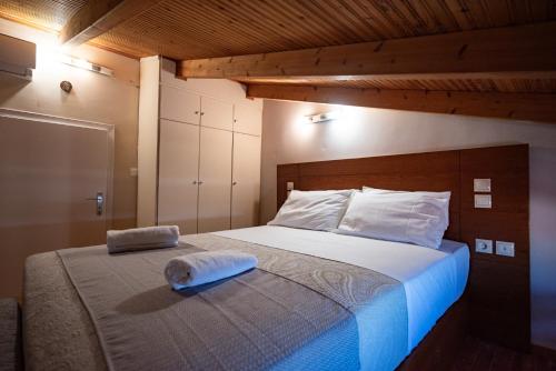 a bedroom with a bed with two towels on it at Casa Rosa Villa in Zakharo