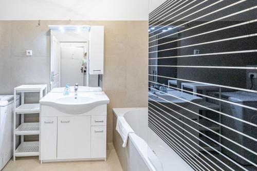 Penthouse Suites by JR City Apartments