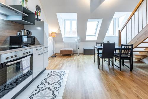 Penthouse Suites by JR City Apartments
