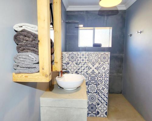 a bathroom with a sink and a toilet in it at Môreson Cottage in Klaarstroom