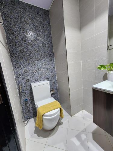 Un baño de Dubai Silicon Oasis Staycation