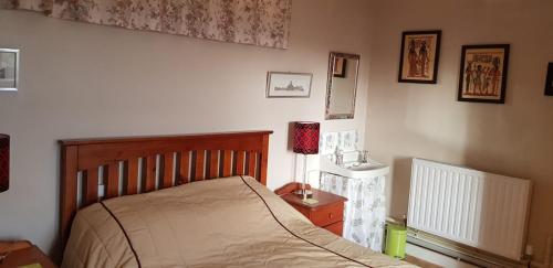 Katil atau katil-katil dalam bilik di Garmoyle House & Garmoyle Mid Cottage