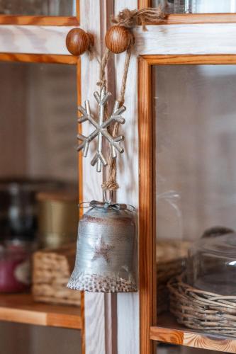 a bell hanging on a wall in a kitchen at Pod Żurawiem Urokliwy domek na Kaszubach in Michalin