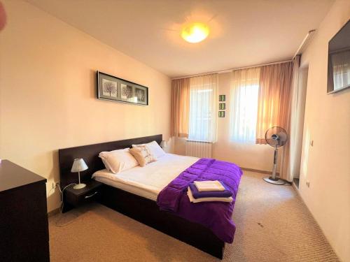 Postel nebo postele na pokoji v ubytování Bansko Royal Towers apartment Star
