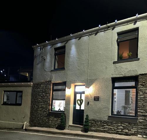 Hoone, kus puhkemaja asub