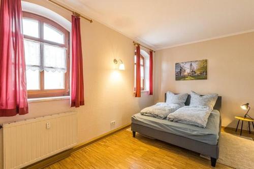 Katil atau katil-katil dalam bilik di Stadtgut Mölkau Apartment