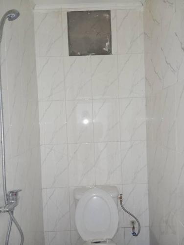 Vonios kambarys apgyvendinimo įstaigoje Complexe M