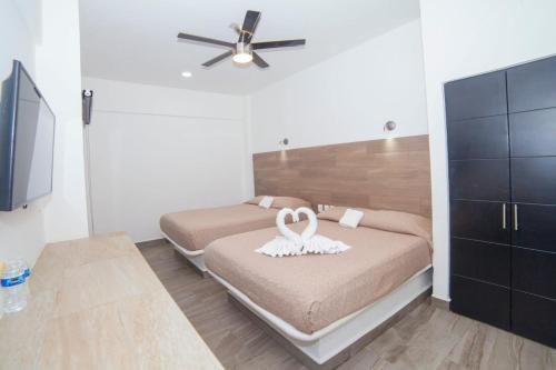 Postel nebo postele na pokoji v ubytování Hotel Galería del Ángel