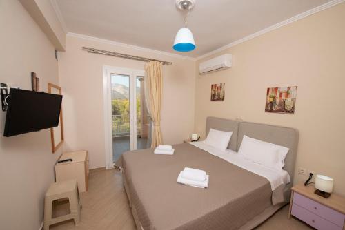 a bedroom with a bed with two white towels on it at Villa Agrilida in Vasiliki