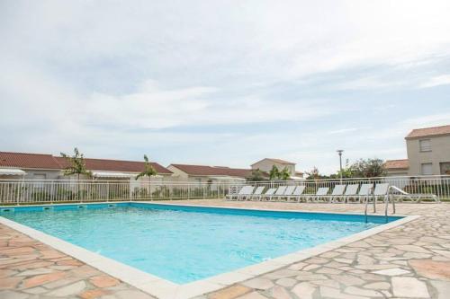 Bazén v ubytovaní VILLA T3 bord de mer - vue mer à 500 m de la plage- piscine chauffée A CASETTA DI A SPIAGGIA alebo v jeho blízkosti