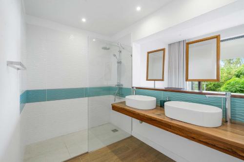 Koupelna v ubytování Luxury Apartment with Private Pool by Sealodge