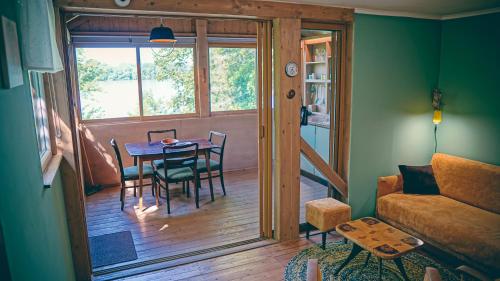 Χώρος καθιστικού στο KisKas - eco riparian foresthouse