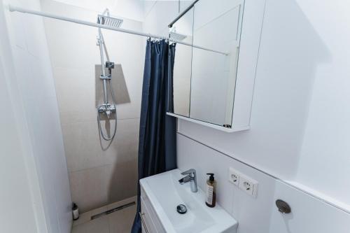 a bathroom with a sink and a mirror at LiT LiVING - Luxus - Box SprIng - WH Old Town - Parking in Weinheim