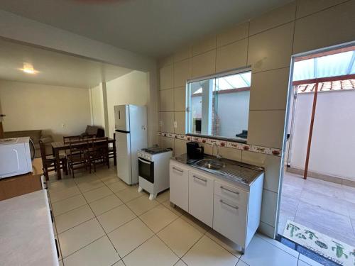 Η κουζίνα ή μικρή κουζίνα στο Casa Amarela